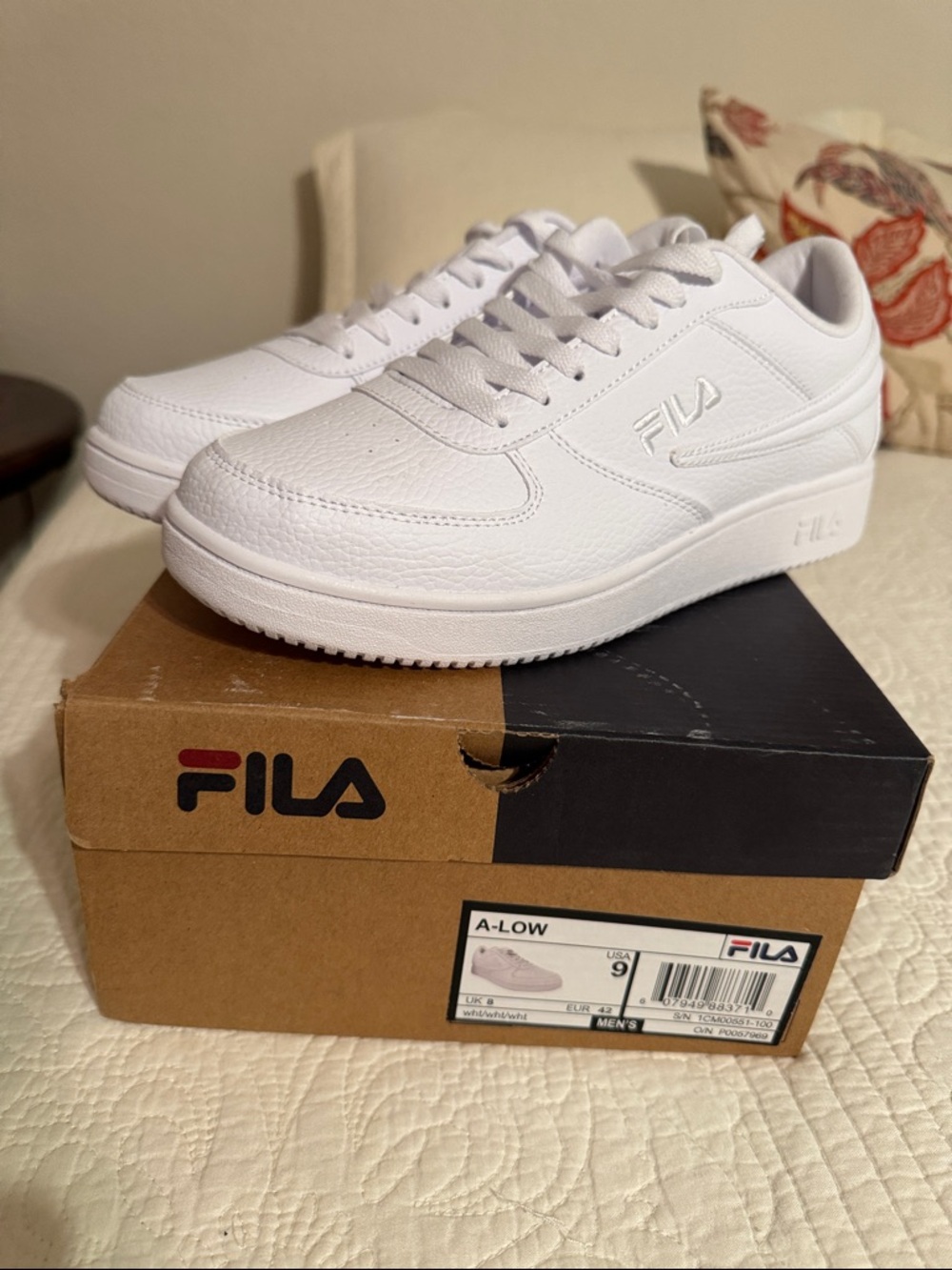 Men's size 9 Tennis Shoes